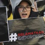 students-stage-picnic-protest-outside-indonesian-parliament