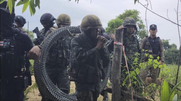 thai-police-clash-with-cambodian-protesters-tear-gas-deployed