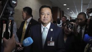 thai-ruling-party-calls-for-election-amid-political-turmoil