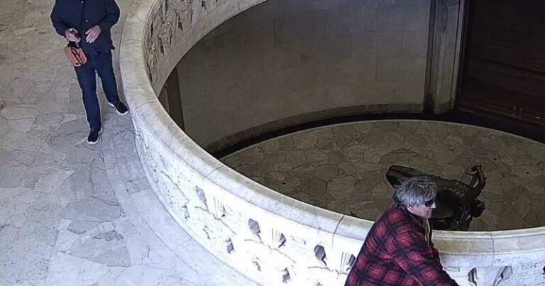 two-men-admit-recklessly-damaging-sydney-war-memorial