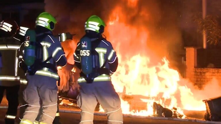 urgent-arsonists-ignite-two-cars-in-sydney-family-escapes