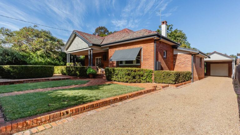 urgent-charming-1930s-bungalow-hits-market-in-dubbo-today