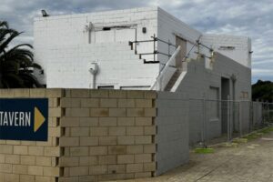 urgent-demolition-proposal-for-two-rocks-tavern-bottle-shop