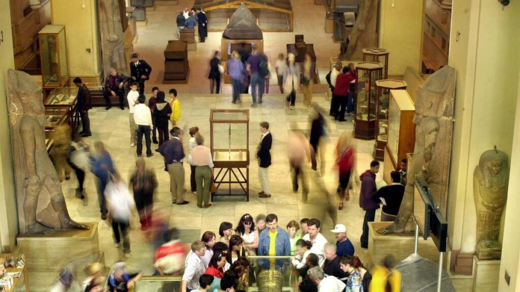 urgent-four-arrested-in-heist-of-3-000-year-old-egyptian-bracelet