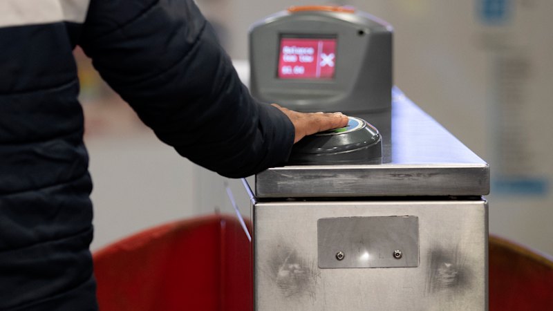 urgent-opal-outage-disrupts-sydney-train-stations-card-payments-halted