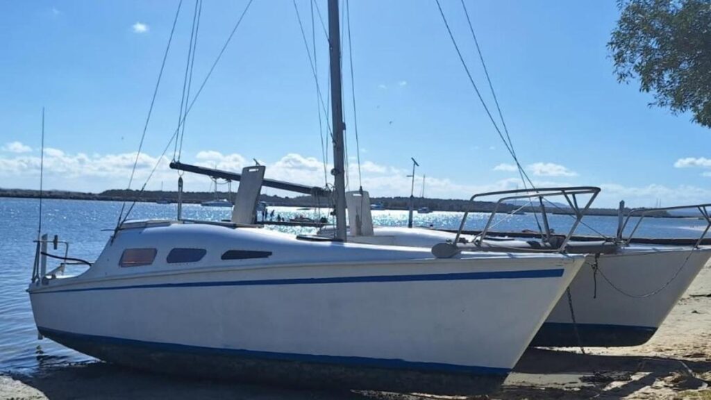urgent-search-for-missing-catamaran-off-nsw-coast-two-men-aboard