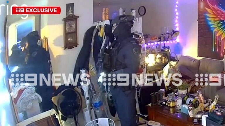 urgent-standoff-in-adelaide-police-engage-suspect-after-disturbance
