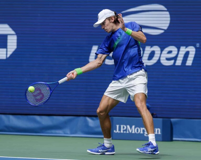 us-open-2025-auger-aliassime-de-minaur-battle-in-quarter-finals