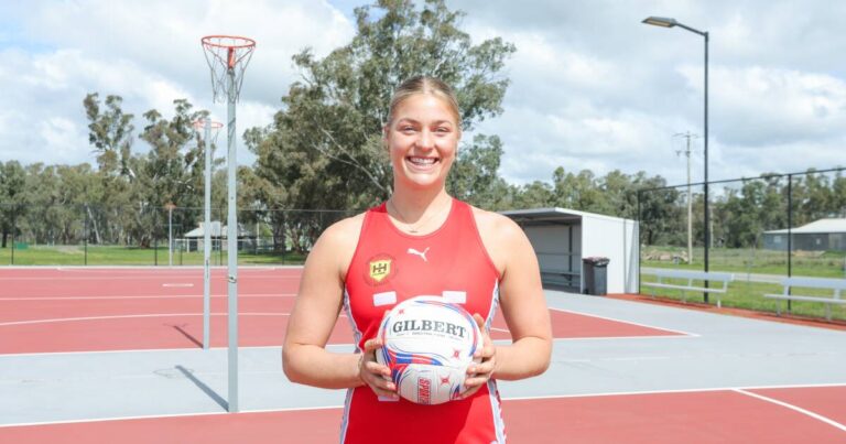vashti-muller-returns-to-henty-sparks-historic-netball-run