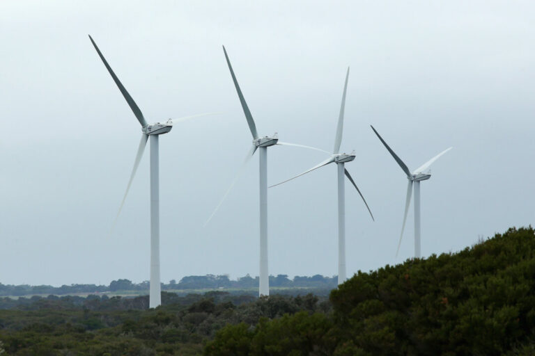 Wind Turbine Debate Continues As Abbott Government Vows To Appoint Wind Farm Commissioner