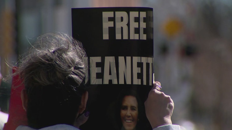 vigil-held-for-immigration-activist-jeanette-vizguerra-in-custody