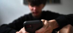 australians-debate-safety-vs-privacy-in-location-tracking-apps