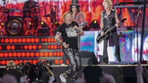 axl-rose-disrupts-performance-kicks-drummer-s-kit-in-buenos-aires