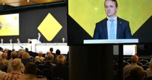 bank-employee-confronts-executives-over-job-loss-to-ai-chatbot