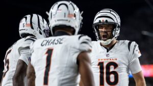 bengals-upset-steelers-33-31-behind-flacco-s-vintage-performance