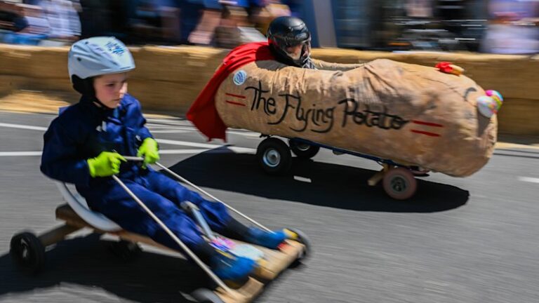 billycart-racing-shuts-down-north-melbourne-intersection-thrills-crowds