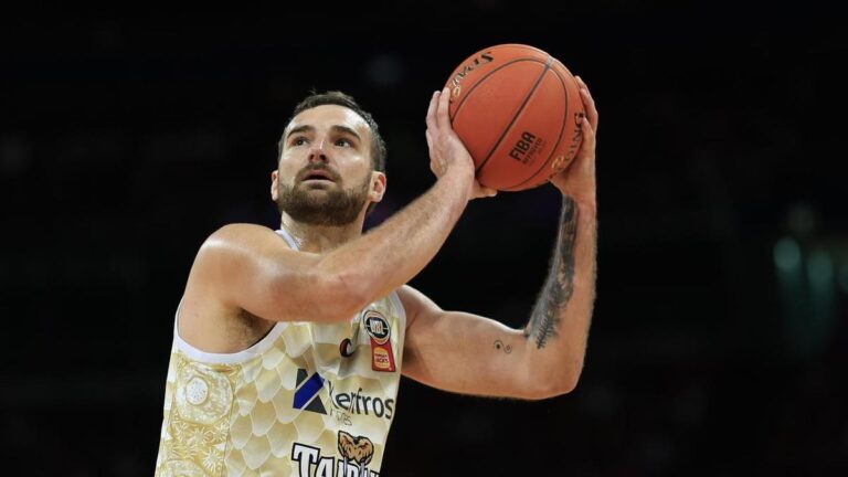 brisbane-bullets-dominate-taipans-113-85-in-urgent-nbl-clash