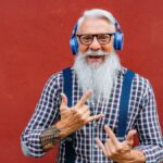 build-wealth-for-retirement-invest-in-these-2-stocks-now