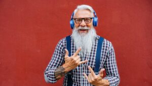 build-wealth-for-retirement-invest-in-these-2-stocks-now