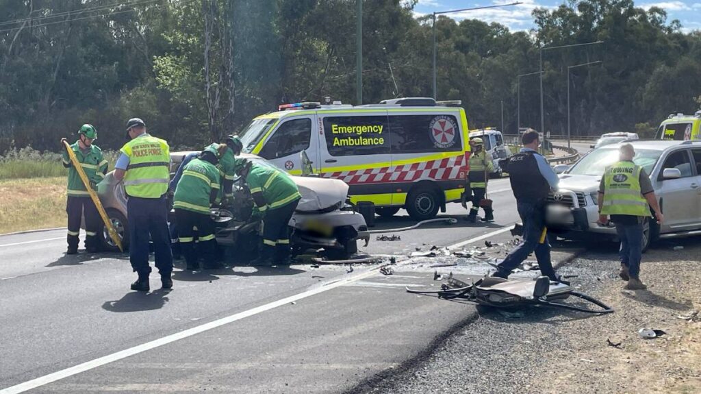 busy-wagga-road-closed-after-head-on-crash-injures-two