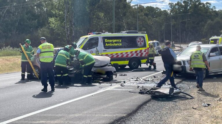 busy-wagga-road-closed-after-head-on-crash-injures-two