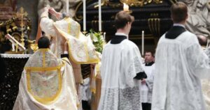 cardinal-celebrates-traditional-latin-mass-at-vatican-reviving-hope
