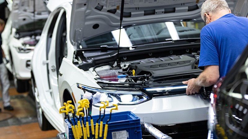 european-automakers-face-production-halts-amid-chip-shortage