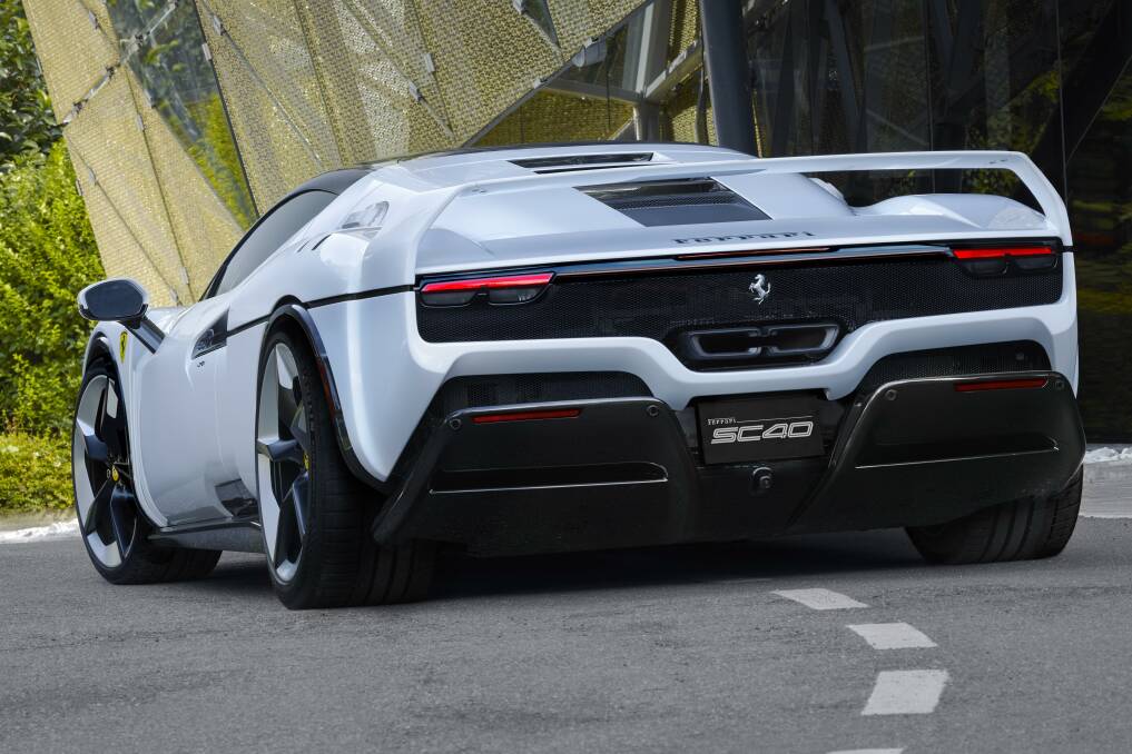 ferrari-unveils-sc40-a-modern-tribute-to-the-iconic-f40