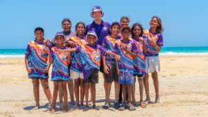 fremantle-dockers-surprise-kids-at-kimberley-9s-carnival-now