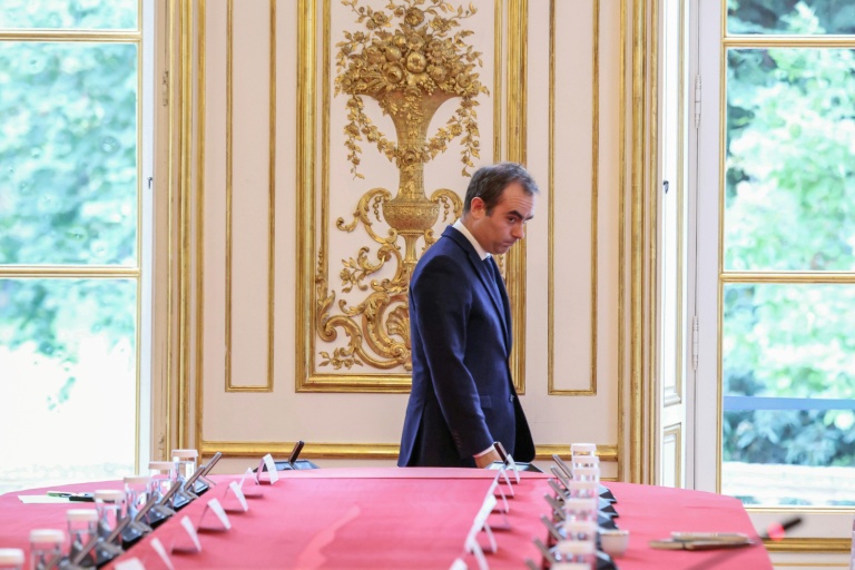 french-pm-lecornu-pushes-to-suspend-pensions-reform-amid-crisis