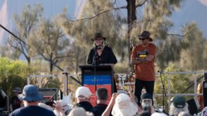 governor-general-celebrates-40-years-since-uluru-handback