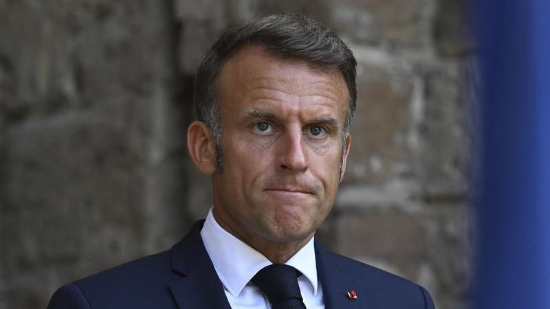 macron-faces-urgent-pressure-to-resign-amid-political-crisis-1