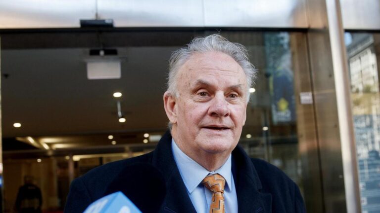 mark-latham-escorted-from-royal-randwick-by-police-after-incident