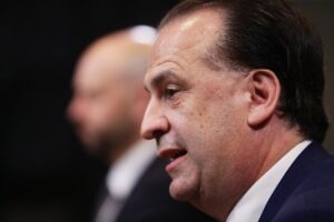 media-executives-gather-as-nrl-broadcast-deal-faces-challenges