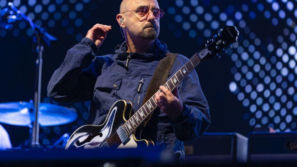 oasis-guitarist-paul-bonehead-arthurs-to-miss-tour-for-cancer-treatment