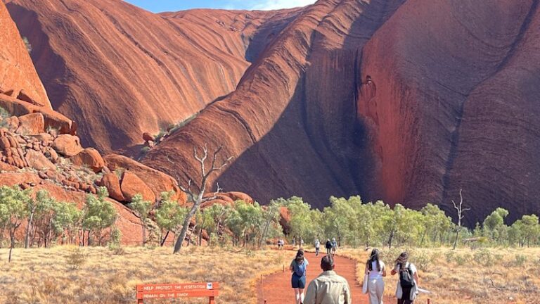 pm-albanese-celebrates-40-years-since-uluru-handback-to-anangu