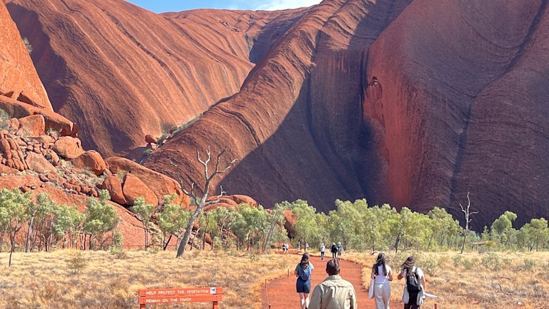 pm-albanese-celebrates-40-years-since-uluru-handback-to-anangu