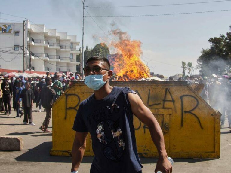 political-turmoil-in-madagascar-deepens-as-rajoelina-dissolves-parliament