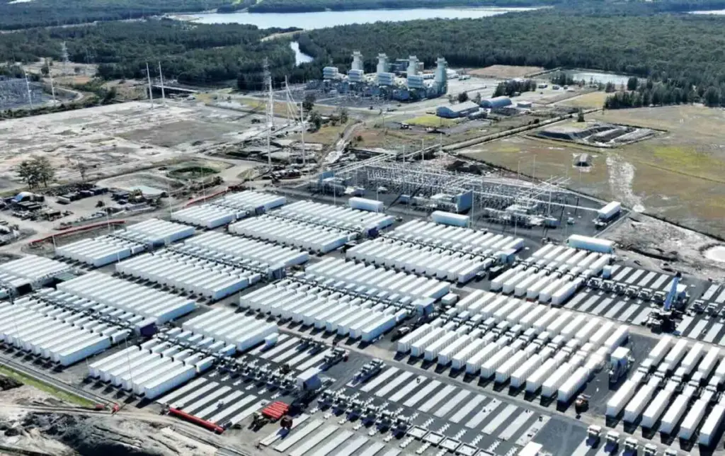 prices-plunge-as-renewables-surge-battery-storage-displaces-gas