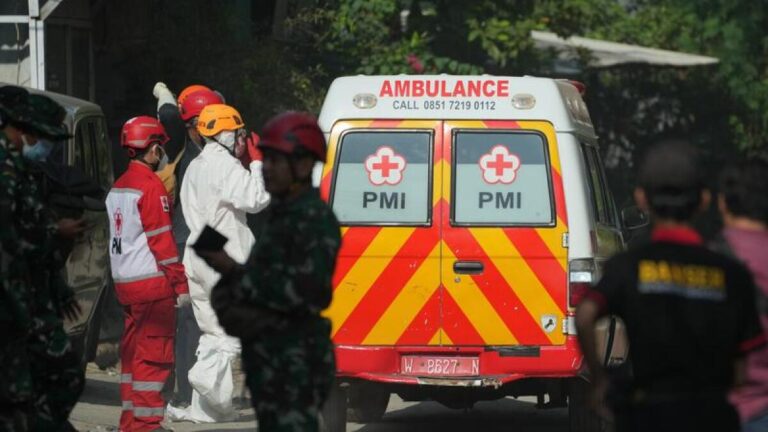 rescue-efforts-continue-as-death-toll-rises-in-indonesian-school-collapse
