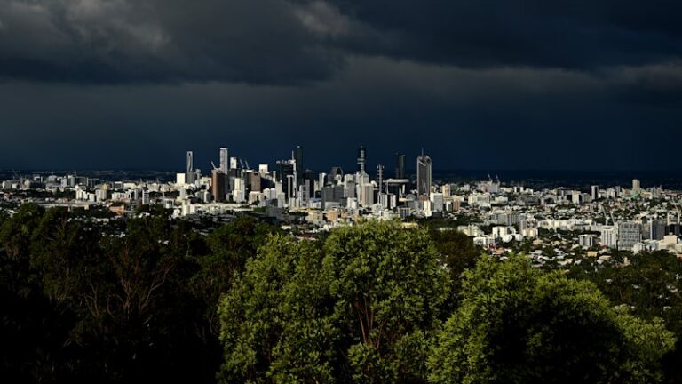 severe-weather-alert-thunderstorms-hail-and-winds-expected-in-queensland