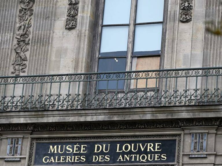 stolen-crown-jewels-from-louvre-estimated-at-88-million