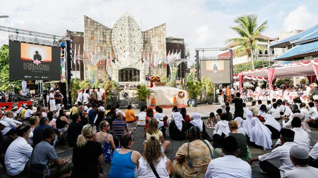 survivors-honor-bali-bombing-victims-on-20th-anniversary