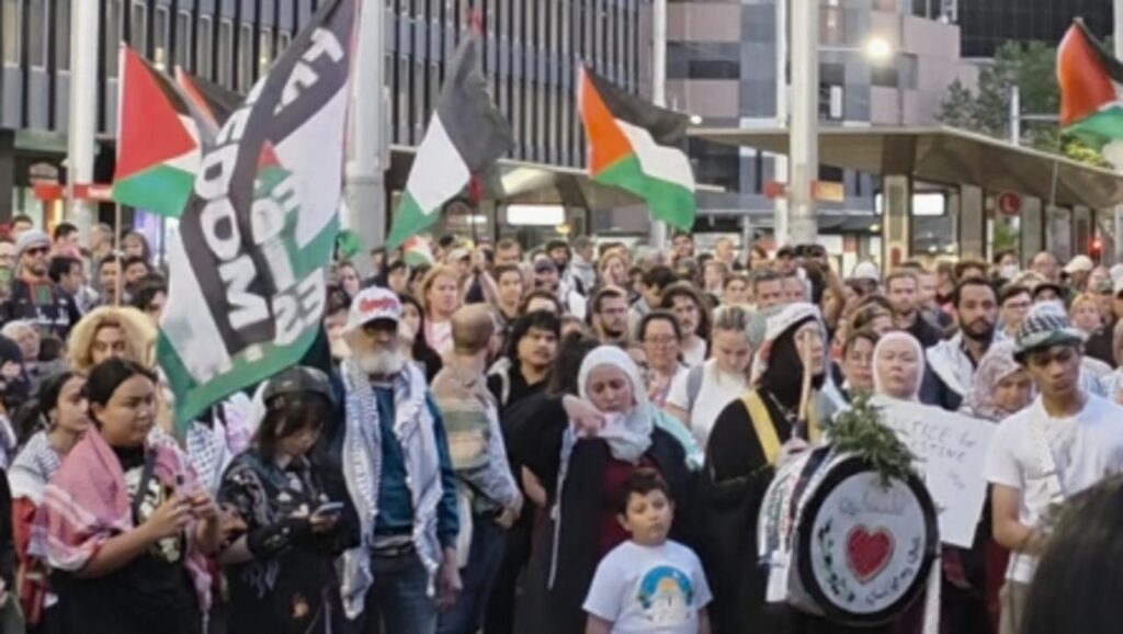 sydney-sees-protests-supporting-sumud-flotilla-after-navy-interception