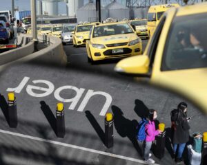 taxis-and-uber-clash-over-airport-fares-in-sydney-and-melbourne