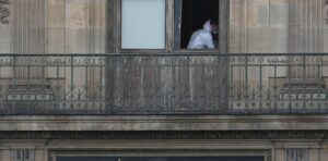 thieves-steal-france-s-royal-jewels-in-louvre-heist