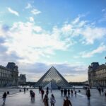 thieves-strike-louvre-in-daylight-heist-crown-jewels-stolen