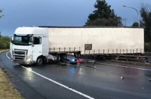 truck-crash-closes-great-western-highway-major-delays-reported