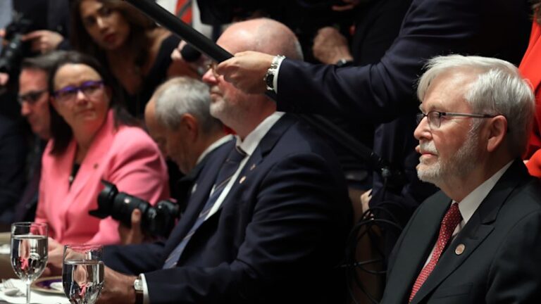 trump-and-albanese-meet-awkward-exchange-with-kevin-rudd-emerges