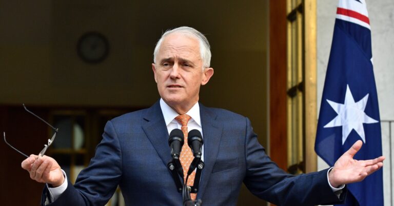 turnbull-threatens-early-election-during-leadership-crisis